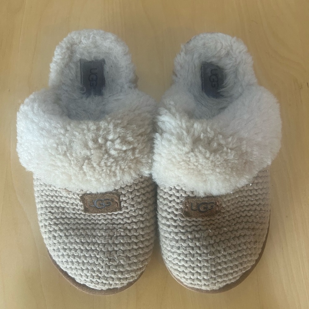 UGG Cream Cozy Knit Slippers Sz 8 - Picture 2 of 6